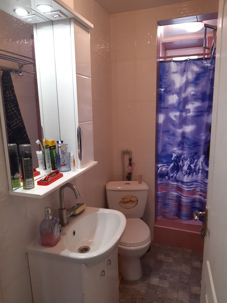 2- ком. кв. 44 м² . ул. Полупанова 