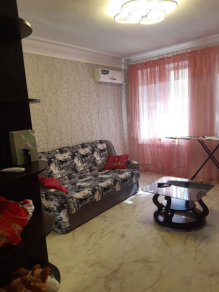 2- ком. кв. 44 м² . ул. Полупанова 