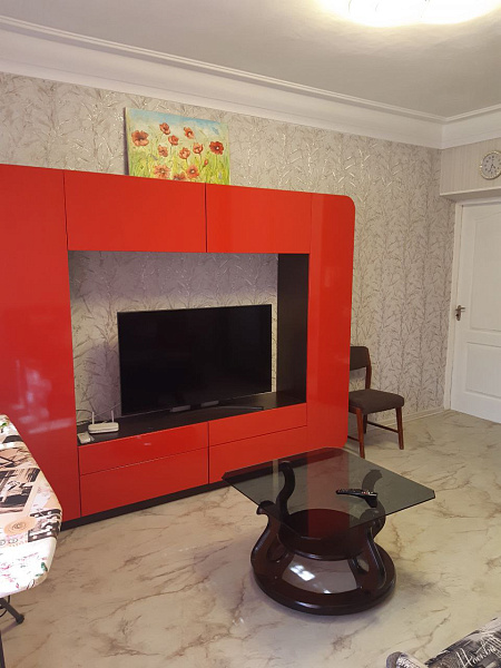 2- ком. кв. 44 м² . ул. Полупанова 